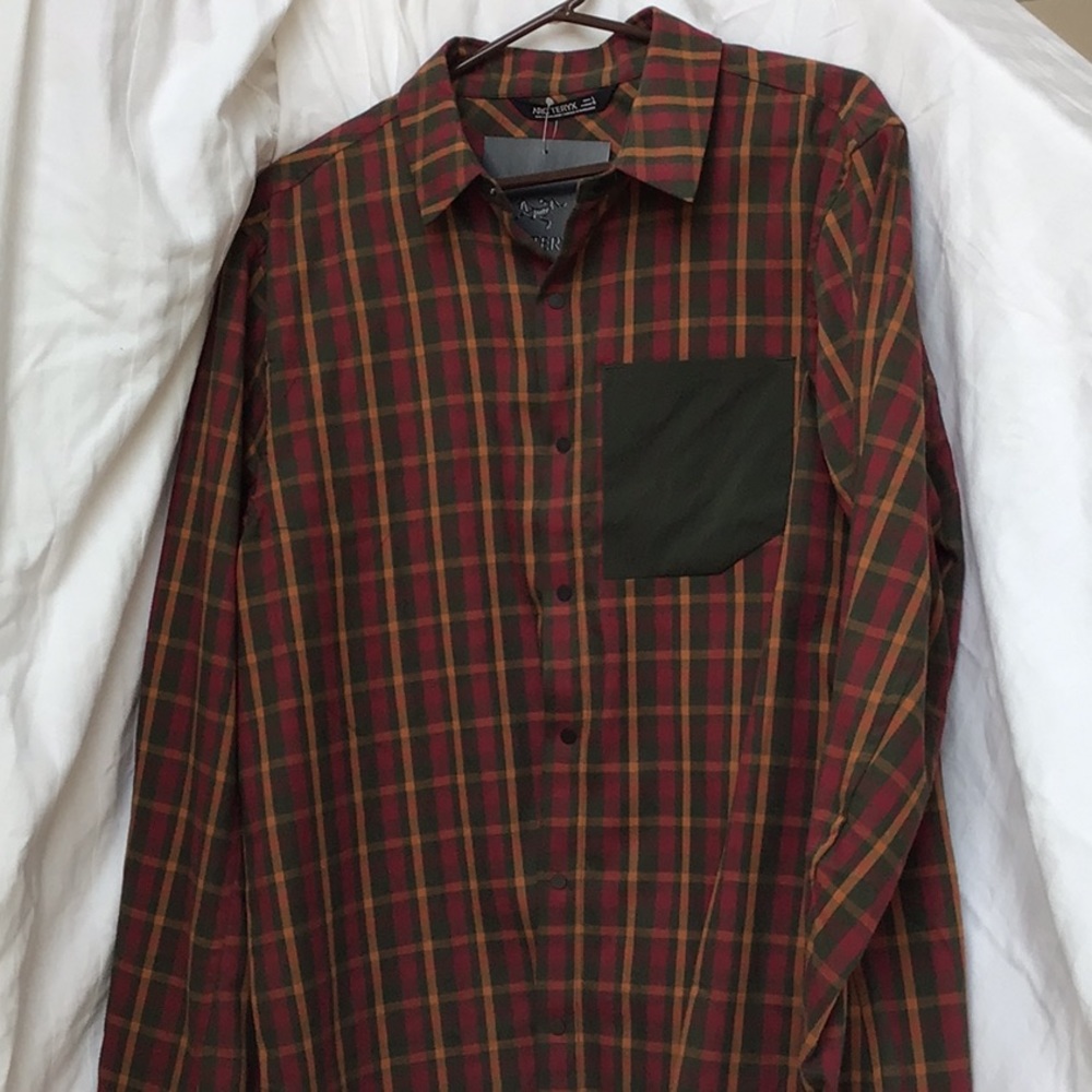 Arc’teryx Men’s Button Down Cotton Shirt, Size L.  NWT!
